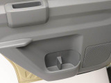 ドアのポケットにも小物やペットボトルが入ります!!
