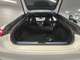 納車前には、メーカー規定に基づき、認定中古車ならではのしっかりとした整備をしてからご納車させて頂きます。熟練のメカニックがお客様に届く事を思い、1台1台入念に点検、整備致します。