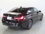 どの角度からもBMWのフォルムが際立ちます。