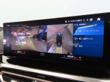 リアビューカメラ。ガイドラインとパークディスタンスコントロールで安全に車庫入れ可能。