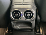 高級感漂う内装の仕様でございます。スイッチ類も使いやすいシンプルなデザインでございます。