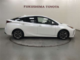 【まるごとクリーニング】シートを取り外し、車内を徹底洗浄。隅々まで丁寧に仕上げています。