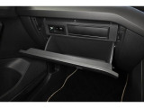 グローブボックス