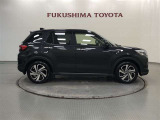 【まるごとクリーニング】シートを取り外し、車内を徹底洗浄。隅々まで丁寧に仕上げています。