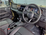 ステアリングを握ればJeepワールドが目の前に広がります!