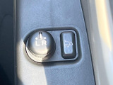 【電動格納ミラー】サイドミラーは電動格納式となっており、狭い駐車場でもキズがつくリスクを抑えられます。