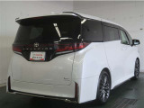 沢山乗れるのがこの車の魅力!2台で移動しないと・・・なんて時もこの車なら1台で!大活躍です♪
