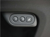 運転席と助手席はパワーシートとなっております。また運転席はメモリー機能付きで運転者に合わせたシートポジションを保存可能です。