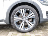 厳格な専門教育を受け、フォルクスワーゲン車をケアし続けて培った豊富な知識と専門機器を使いこなす熟練の技術をもとに、あなたのクルマを的確に診断してベストコンディションに仕上げます。
