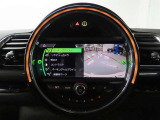 8.8インチ純正タッチパネルHDDナビ。バックカメラの映像は鮮明です。後方の障害物センサーは音と画面上のグラフィックで確認できます。