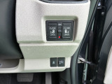 運転席のハンドル付近にスライドドアの自動開閉ボタンが付いており、運転席からでも操作可能です♪