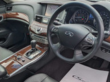 ★使いやすさや安全性を追求したステアリング周り!高級車ゆえにスイッチ類が多いのも特徴ですね!考え尽くされた配置ですぐに使いこなす事が出来ますのでご安心下さい!是非、体感してみて下さい!!