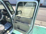 【届出(登録)済未使用車とは】自動車の分類では「新車」「中古車」この2種類しかありません。走行距離が100km未満かつ初度登録または初度届出された車両を「届出(登録)済未使用車」と呼んでいます。