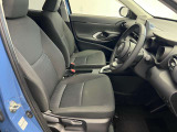 運転席も広くゆとりのある室内です