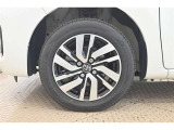 純正なので車に似合うデザインになっていますね。スタッドレスタイヤもご相談下さい。