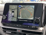 【アラウンドビューモニター】はまるで上から見ているような視点で周囲を確認できます!駐車が苦手な方でも安心して駐車できますね♪