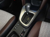 電動パーキングブレーキ・ブレーキホールドを装備してます。ホールド機能は信号待ちが多い一般道で疲労軽減になり、大好評です!