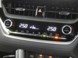 【オートエアコン】車内温度を感知して自動で温度調整をしてくれるのでいつでも快適な車内空間を創り上げます!どの席に座っても快適なドライブが楽しめます♪