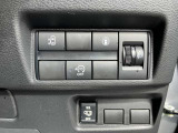 電動スライドドアは運転席のスイッチでも開閉可能です。