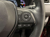 【ステアリングスイッチ】運転中に視線を前に向けたまま画面の操作できます。