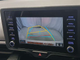 駐車が苦手な方でも安心のバックガイドモニター搭載。 後方の映像をクリアに表示し、ガイドラインで車庫入れや縦列駐車をしっかりサポート。毎日の運転がぐっとラクになります。