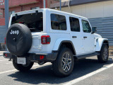 後方には障害物センサー装備!駐車が不安な方にとってバックカメラと併用でき頼もしい装備です!