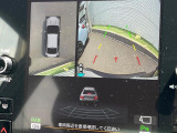 【マルチテレインモニター】車のフロントやサイドのカメラ画像を同時にモニター表示することで、悪路や狭い道を走行時でも周囲の状況確認ができ安心!本格SUVにうれしい装備です♪