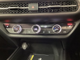 運転席と助手席にシートヒーターが付いています☆寒い時期に腰周りを温めてくれるので体全体が温まりやすいのは勿論、暖房と違い顔に風が当たらないので、乾燥肌やドライアイの方でも大丈夫☆