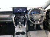 運転席は見やすく整理され、ナビも美しく装着され操作性にも優れています!