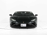 ボディカラーはNero Nemesisでございます。