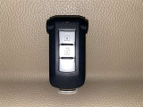 【スマートキー】キーを取り出さずにドアを施錠&解錠。クルマの始動も可能です。