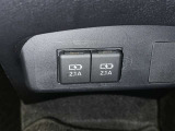 充電用USB端子付き。スマートフォンなどの充電に便利です。