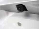 バックカメラが付いているので後方確認が非常にしやすいです。今や運転初心者も熟練者も必須装備!ついていて損はないですね♪
