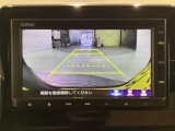 バックをするとき自動でリアの様子が映る『リアカメラ』付き! 画面で確認しながらバックが出来るので駐車の時も安心です。