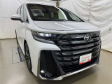 LEDヘッドライトです。デザイン性がよくとても明るいので、夜間の走行や悪天候でも安心です。しかも長寿命!