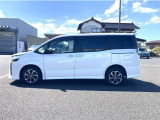 両側パワースライドドア付きだから、狭い駐車スペースなどでの 乗り降りラクラク!小さなお子さまのいるご家庭には嬉しい装備。