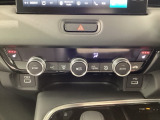 運転席と助手席にはシートヒーターが付いています☆寒い時期に腰周りを温めてくれるので体全体が温まりやすいのは勿論、暖房と違い顔に風が当たらないので、乾燥肌やドライアイの方でも大丈夫☆
