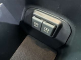 充電用USB端子付き。スマートフォンなどの充電に便利です。