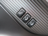 運転席ドア。三つ並んだボタンを操作することで、運転席のシートポジションを記憶し、呼び出すことができます。