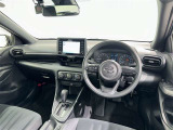 運転席まわりです。 各操作スイッチは使いやすい位置に配置されてます。