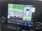 【全周囲カメラ】専用のカメラにより、上から見下ろしたような視点で360度クルマの周囲を確認することができます☆死角部分も確認しやすく、狭い場所での切り返しや駐車もスムーズに行えます。