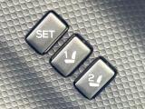 【メモリー機能付きパワーシート】ドライバーごとに設定したシート位置を記憶して、ボタン一つで切り替えできる便利な機能!運転する方が複数名いらっしゃるご家庭におすすめです♪