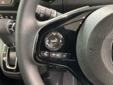 ステアリングにオーディオ操作スイッチが付いています。オーディオ画面に直接タッチしなくても操作が出来ますので、運転に集中できます。