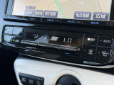 【オートエアコン】一度お好みの温度に設定すれば、車内の温度を検知し風量や温度を自動で調整。暑い&hellip;寒い&hellip;と何度もスイッチ操作をする必要はありません。快適な車内空間には必須の機能ですね♪