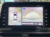 【アラウンドビューモニター】車を上から見下ろしているかのような映像で周囲の状況がひと目で確認、狭い駐車場に駐車するときも安心です♪