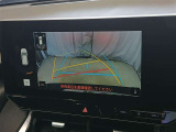 駐車が苦手な方でも安心のバックガイドモニター搭載。 後方の映像をクリアに表示し、ガイドラインで車庫入れや縦列駐車をしっかりサポート。毎日の運転がぐっとラクになります。