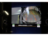 フロントグリルおよびドアミラーに装備されたカメラの映像を表示して死角を低減し安全運転をアシストします。