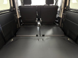 後部座席は水平格納式!フラットで広々した空間が誕生!レジャーや車中泊にも大活躍します♪