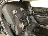 座面を跳ね上げるチップアップ機能付き☆高さのあるお荷物も積むのにとても便利です♪