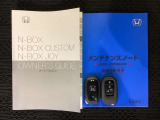 スマートキーは鍵をバッグに入れたままでもドアロックの開閉やエンジンのON・OFFができます。夜間や雨の日も鍵を探さなくて良いので便利です。